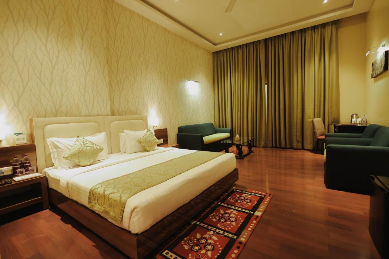 Shamrock Greens By Jardin Hotels Dharmpura Exterior photo
